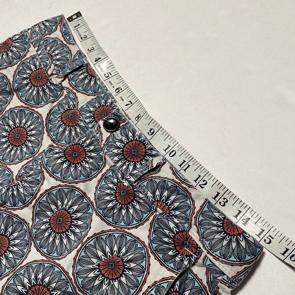 Banana Republic medallion print cuffed shorts with pockets size 2 - Picture 8 of 13